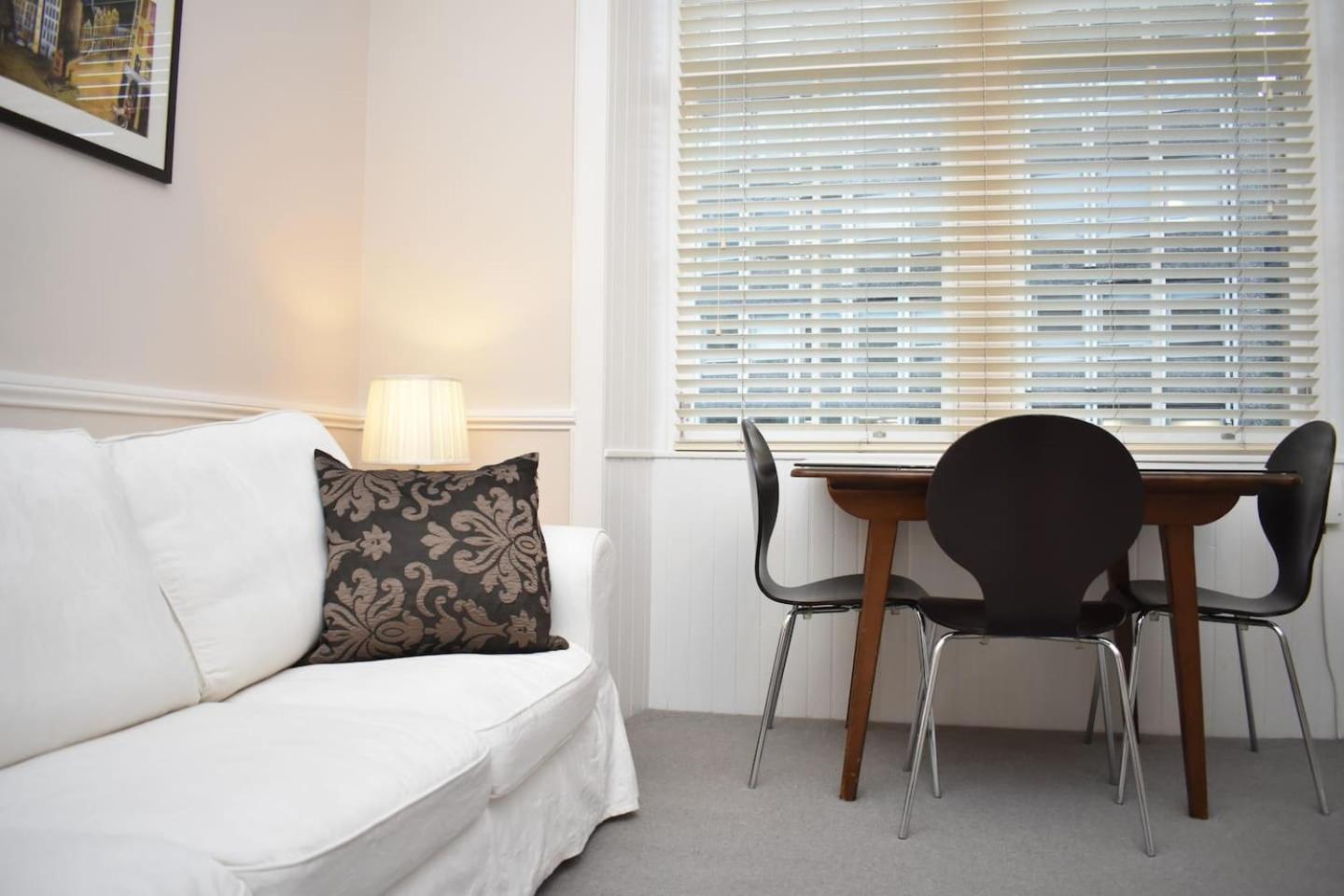 West Port - 2Br In The Heart Of The Old Town Just Off The Grassmarket Edimburgo Exterior foto