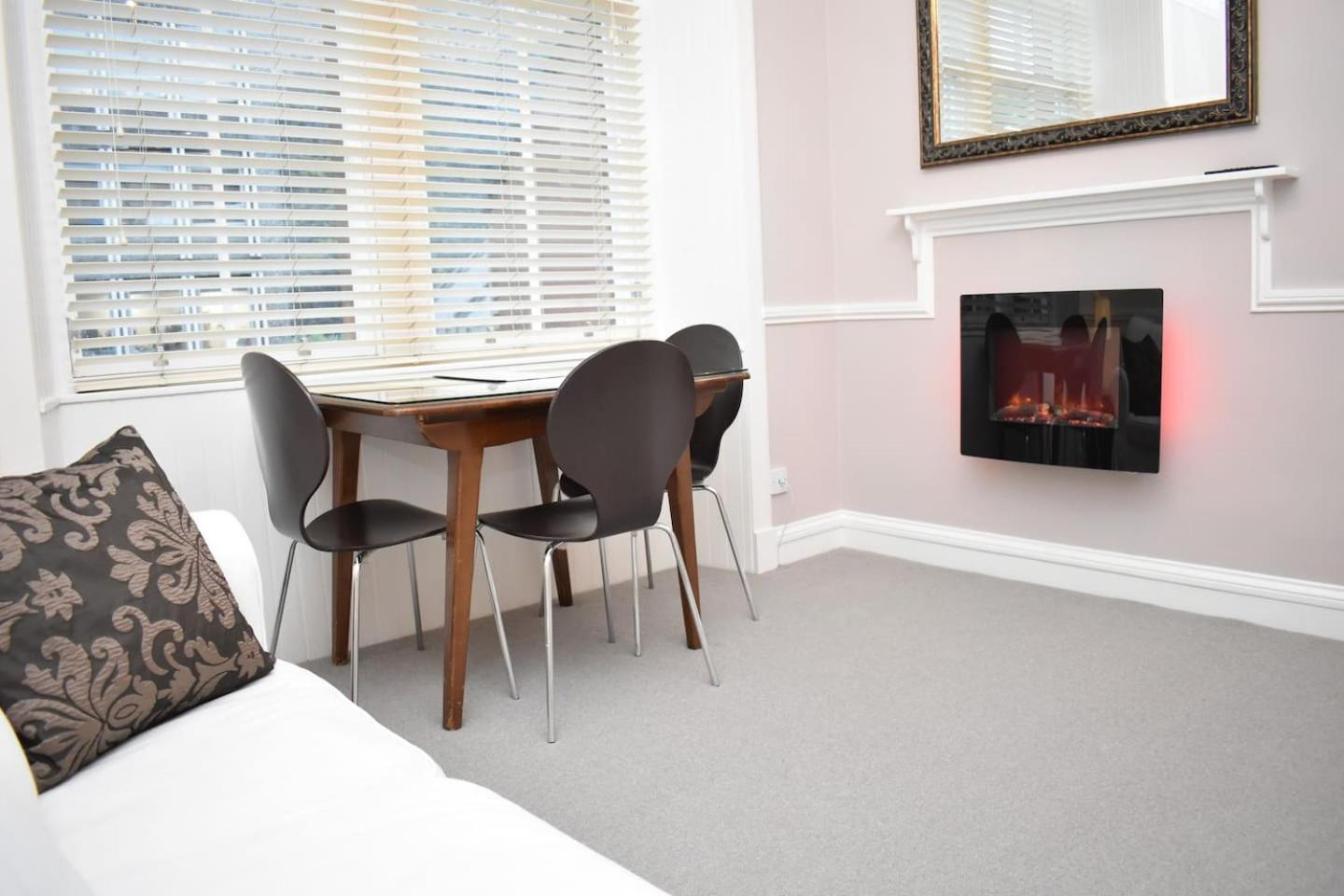 West Port - 2Br In The Heart Of The Old Town Just Off The Grassmarket Edimburgo Exterior foto