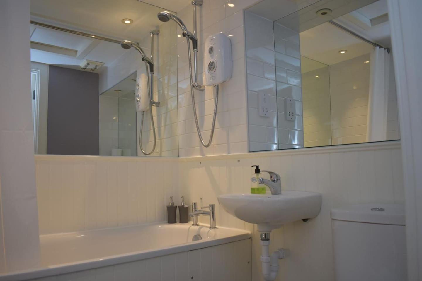 West Port - 2Br In The Heart Of The Old Town Just Off The Grassmarket Edimburgo Exterior foto