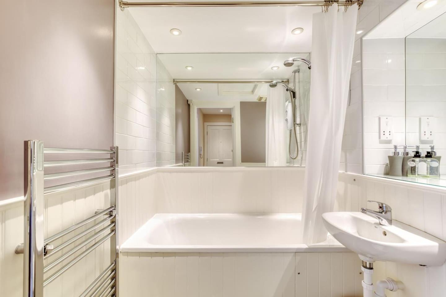 West Port - 2Br In The Heart Of The Old Town Just Off The Grassmarket Edimburgo Exterior foto