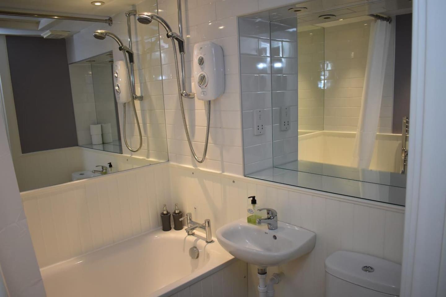 West Port - 2Br In The Heart Of The Old Town Just Off The Grassmarket Edimburgo Exterior foto